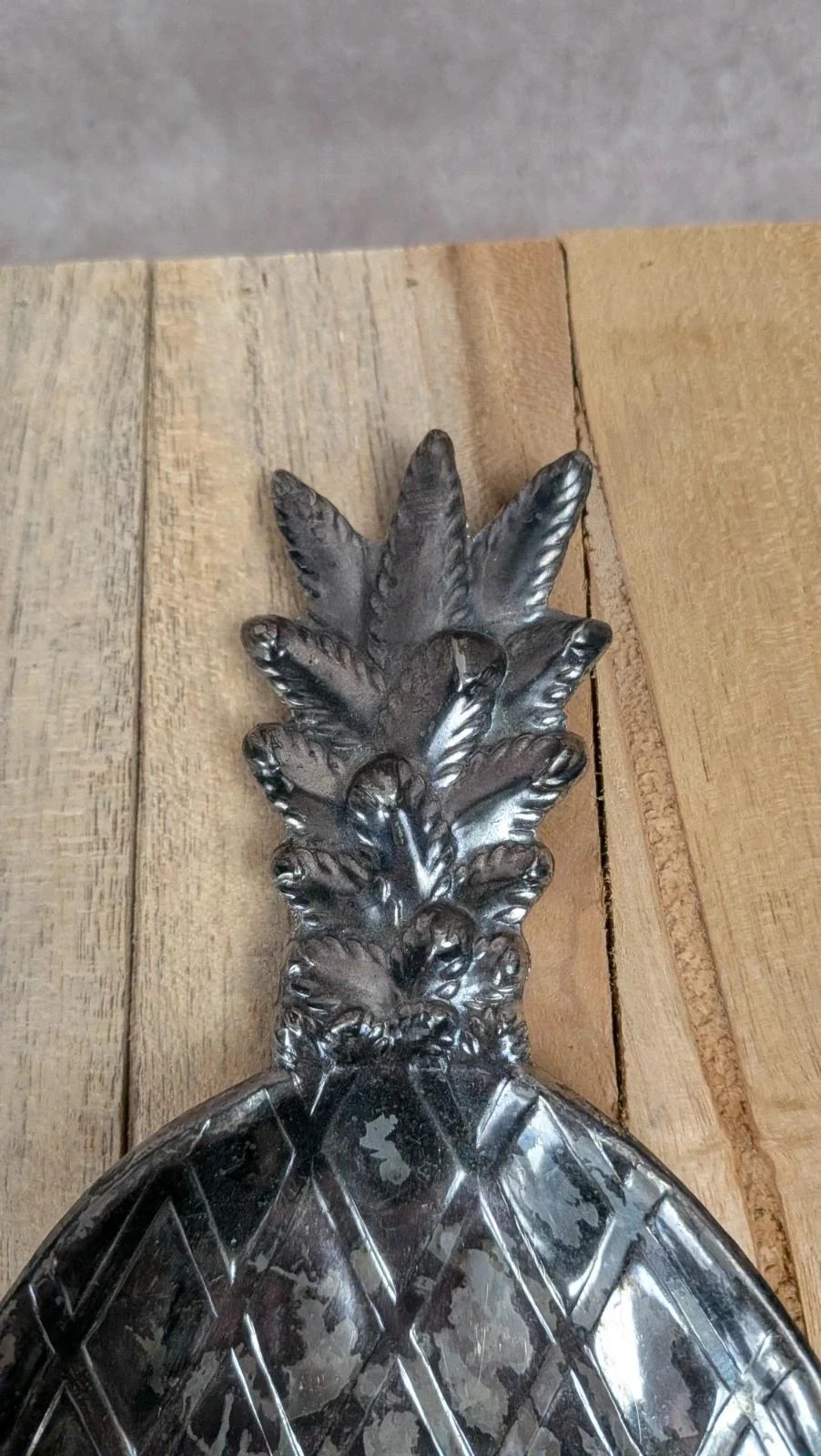 Organizador de escritorio piña vintage en metal plateado – photo 4